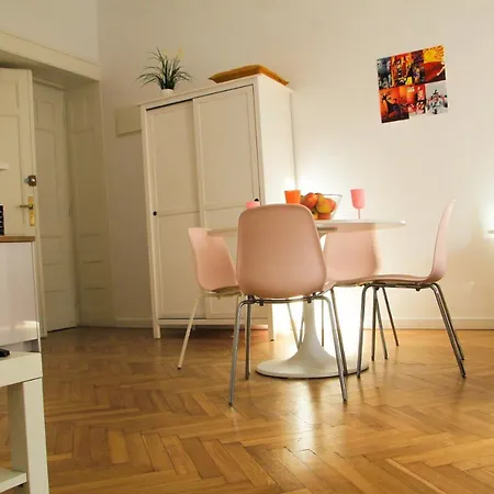 Corner 2 Cracow I Old Town I Big Studio & Balcony Krakow Exterior photo
